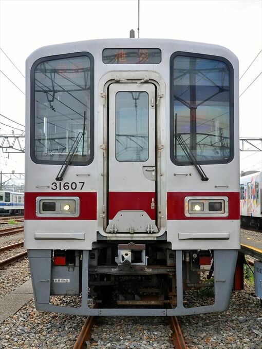 東上線10000型｢当初の姿｣貫く東武車両の基本形 運転士からは｢ガチャマン｣あだ名の由来は？ | ベテラン車両の肖像 | 東洋経済オンライン