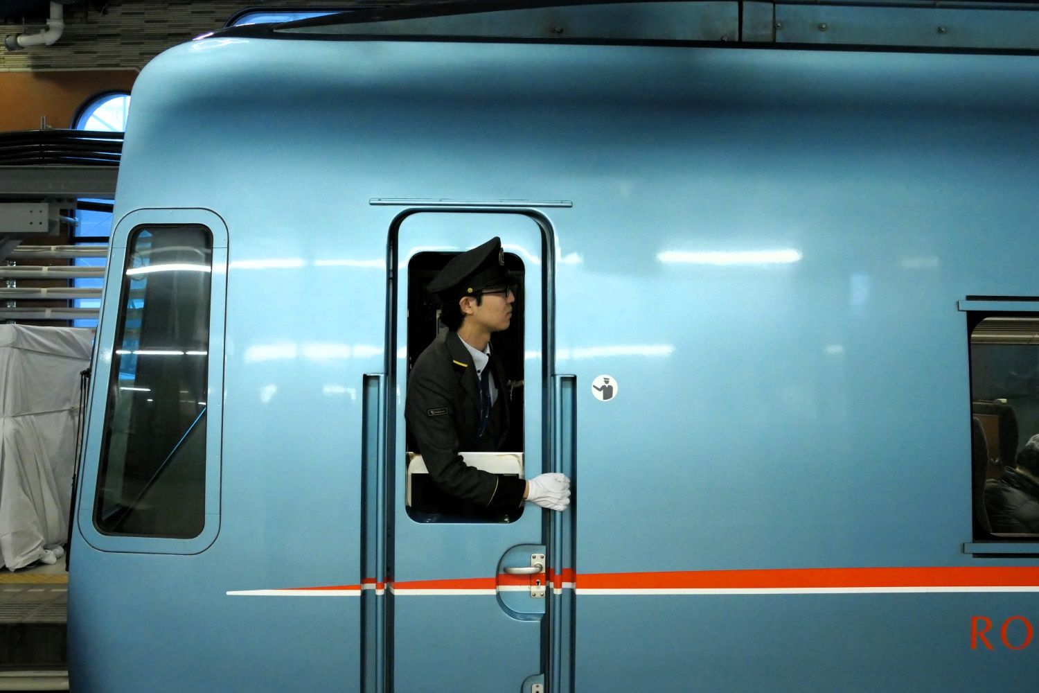 画像 | ｢小田急の顔｣ロマンスカー乗務員に必要な条件 運転士・車掌の