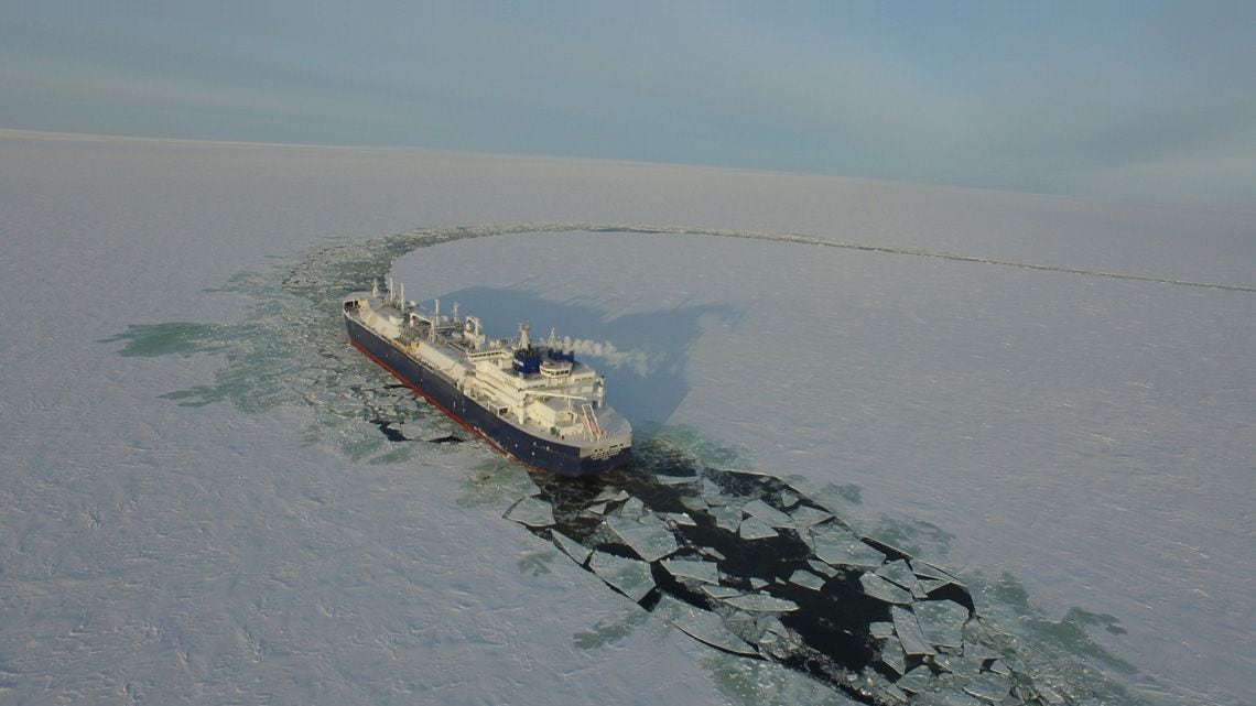 北極海を航行する船舶