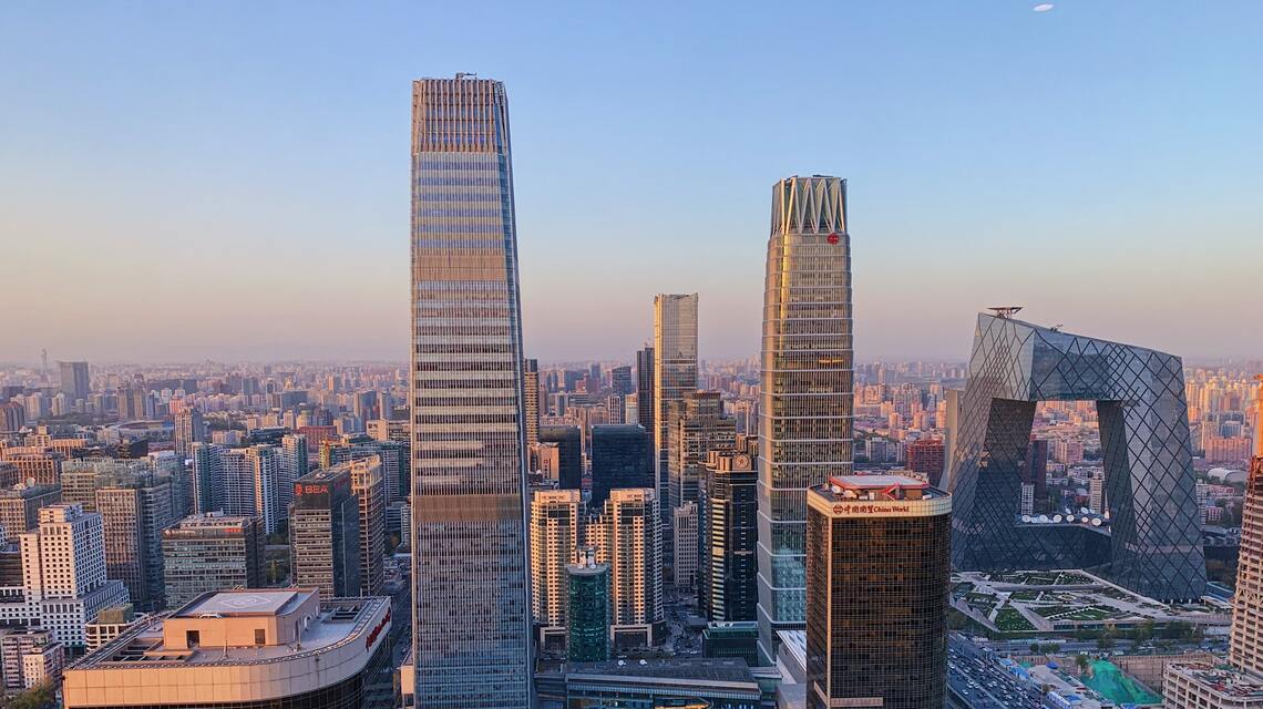 北京市では大型オフィスビルの竣工が続いて空室率が上昇している。写真は高層ビルが建ち並ぶ北京の中央ビジネス地区