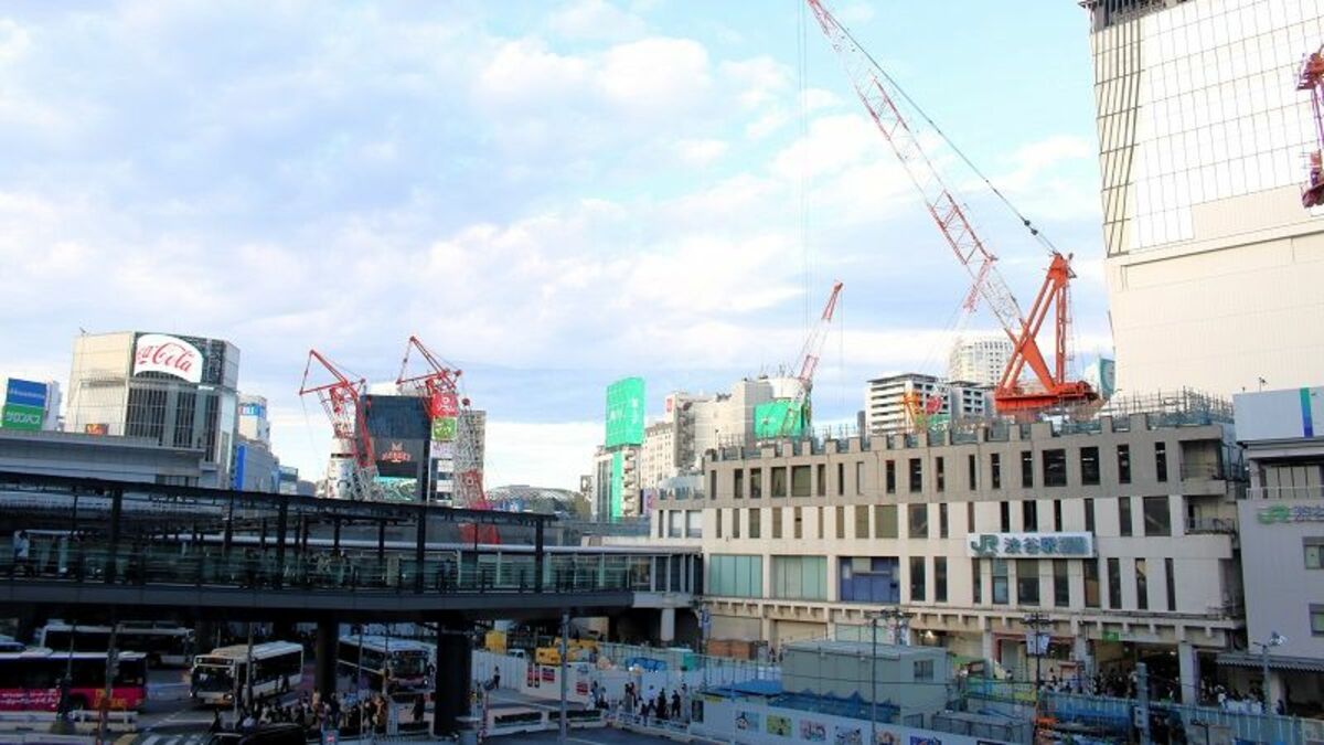 変貌する渋谷駅｢今しか見られない｣巨大駅の一面 ビル解体で広がった空､昔ながらの風情も残る | 山手線の過去・現在・未来 | 東洋経済オンライン