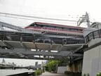 下から見た浅草側の入り口