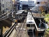 京王線と交差する明大前駅。井の頭線の上をまたいでいるのが京王線のホームだ（撮影：南正時）