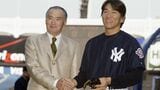2003年に撮影された長嶋茂雄と松井秀喜（写真：Al Bello/Getty Images）
