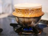 峠の釜めし　土釜容器は炊飯にも使える（筆者調理・撮影）