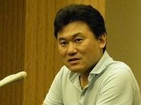 楽天・三木谷社長が会見、海外展開推進へ国際物流整備