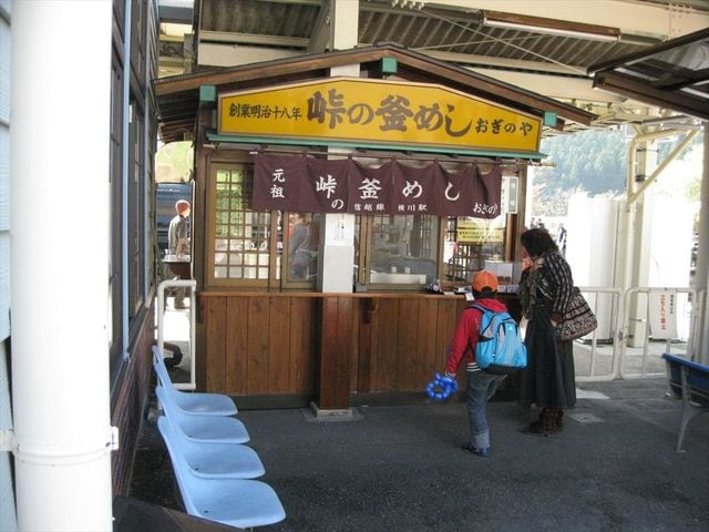 駅弁 峠の釜めし に紙の容器が登場したワケ 経営 東洋経済オンライン 経済ニュースの新基準