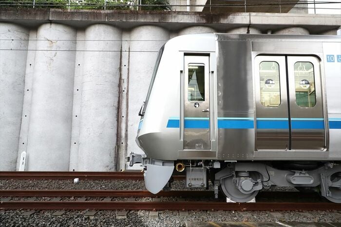 スピード感を強調した前面デザイン