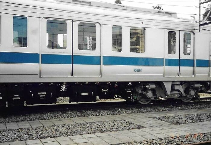 登場時の1000形ワイドドア車先頭車側面