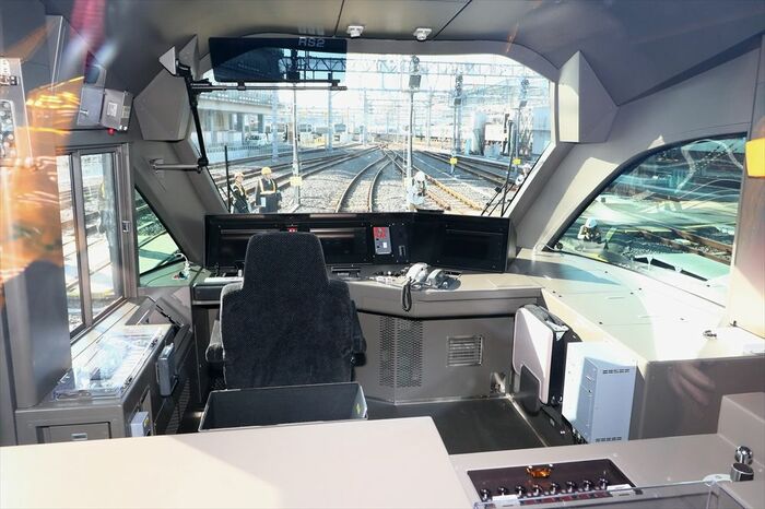 運転室は客室内から見通せる