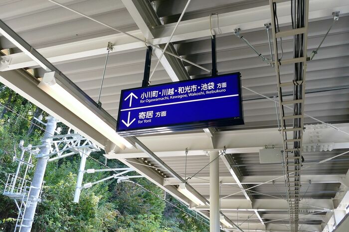 列車は上りも下りも同じホームを発着する