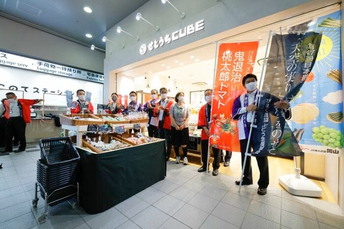 16時に初日オープン。売れ行きがよかったのはピオーネ