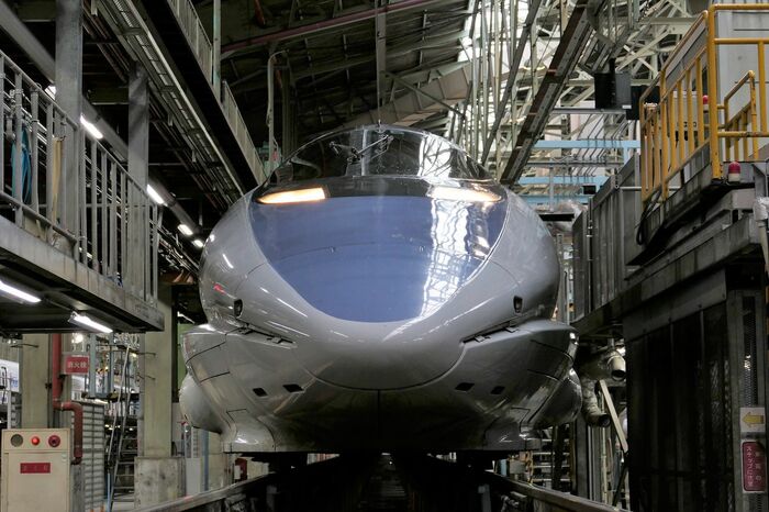 車体の上下はかなり絞られている