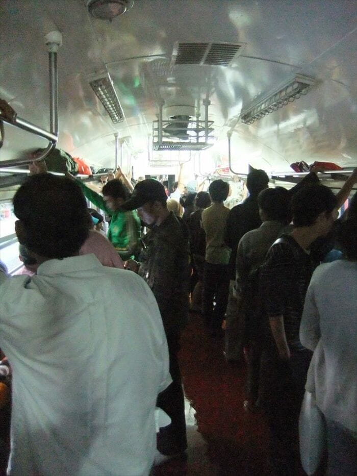 非冷房車は扇風機も壊れ、ラッシュ時は灼熱地獄だった