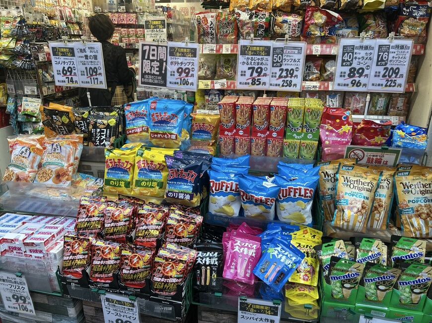 高円寺北口店の店頭に並ぶ商品