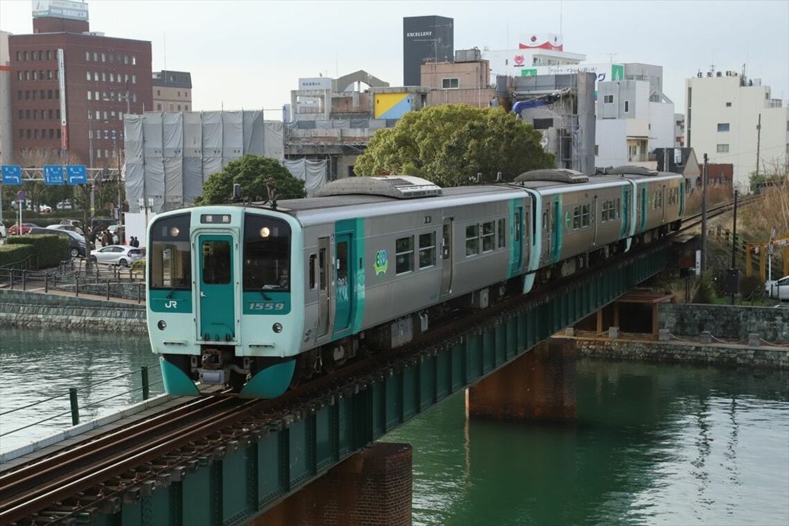 牟岐線を走る1500型の3両編成