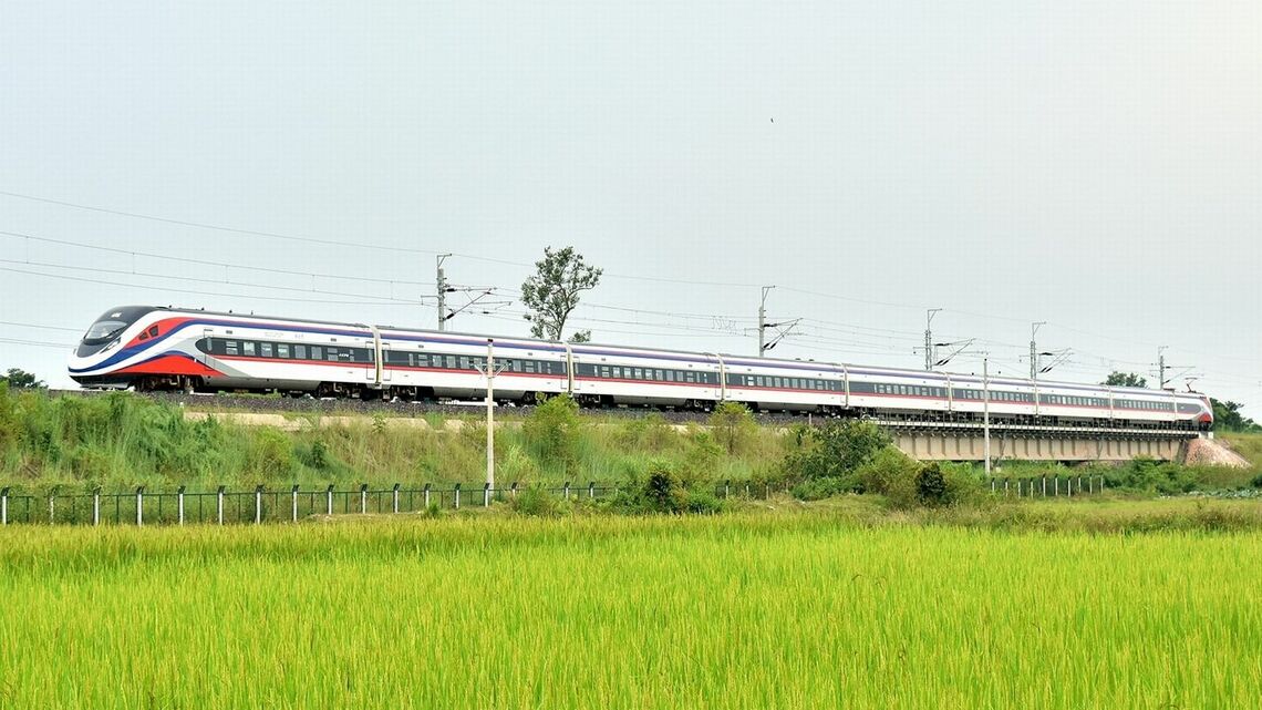 ラオス中国鉄道 CR200J型