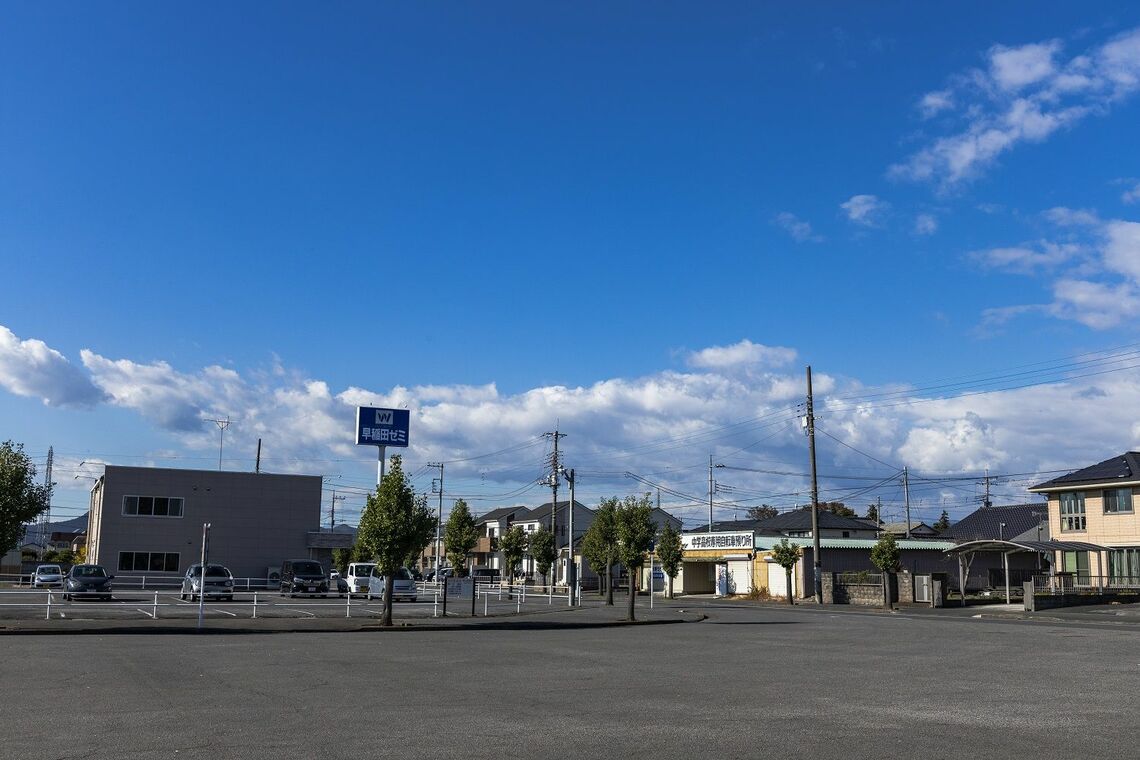 広い駅前の吉水駅。傍らには自転車預かり所もある（撮影：鼠入昌史）