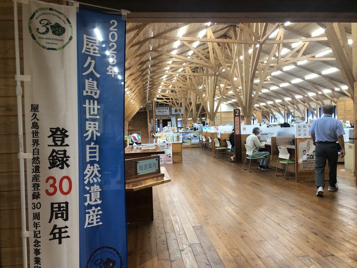 2019年5月い完成した屋久島役場の新庁舎も屋久島産の木材をふんだんに使す（筆者撮影）