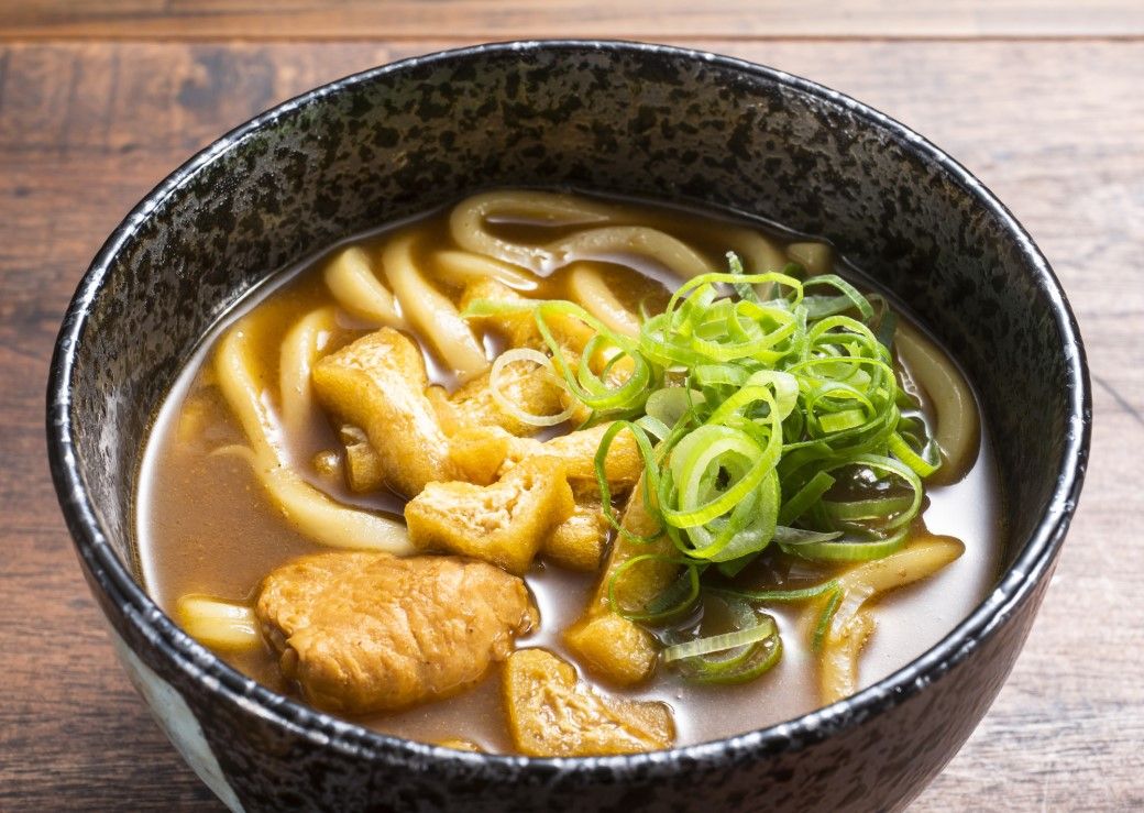 カレーうどん（写真：kuro3／PIXTA）