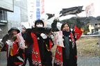 盛―久慈間の全通を祝う沿線の人々