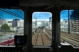 京急川崎駅に向けて下り線を走行（記者撮影）