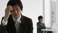 低学歴の同期が恵まれていると腹立たしい