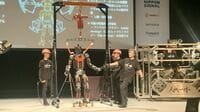 JR西｢人型重機｣の人機一体､2足歩行ロボで新展開