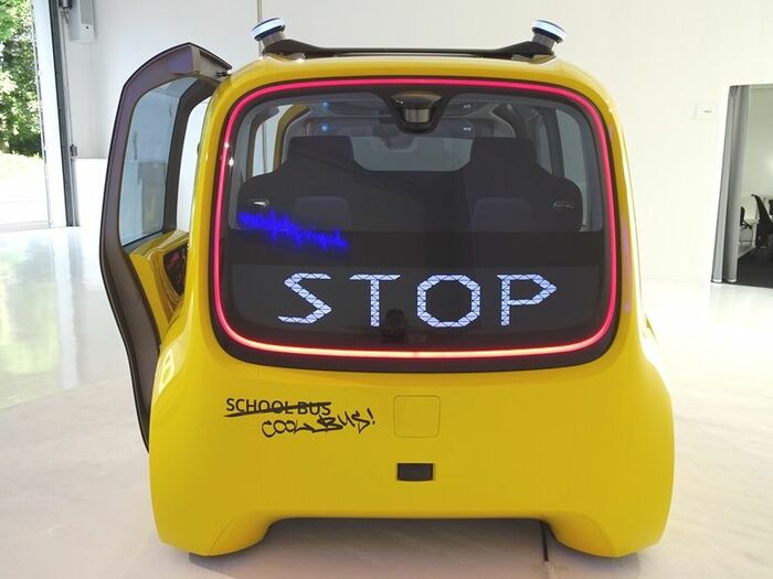 SEDRICスクールバスの後ろ姿