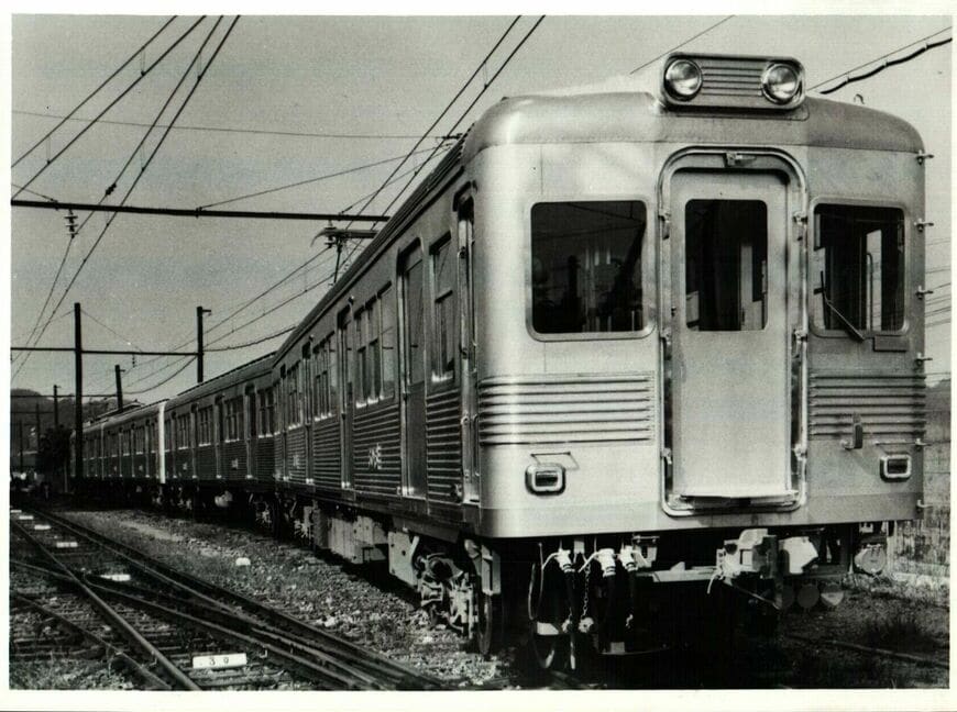 南海6000系の初期の姿。方向幕や前面貫通扉の車番がなく、連結器も現在とは異なる。台車は外側ディスクブレーキの「パイオニアⅢ」（写真：南海電鉄）