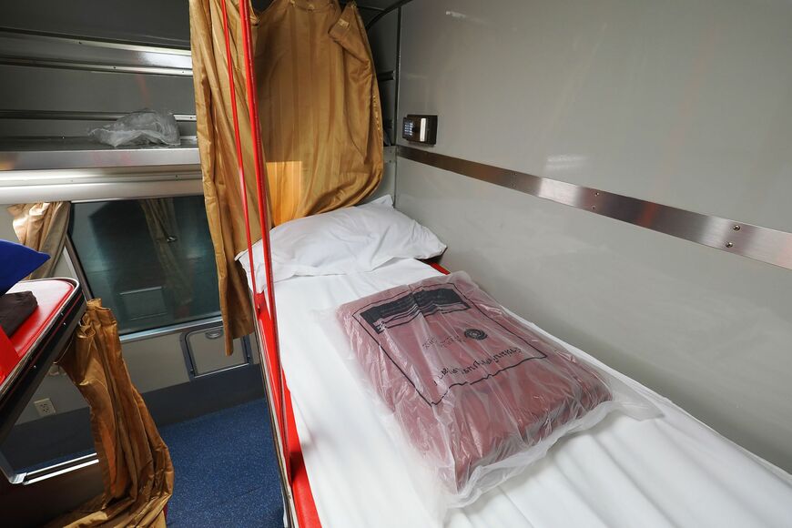 タイ・ラオス　国際夜行列車　元ブルートレイン車両　リネン類