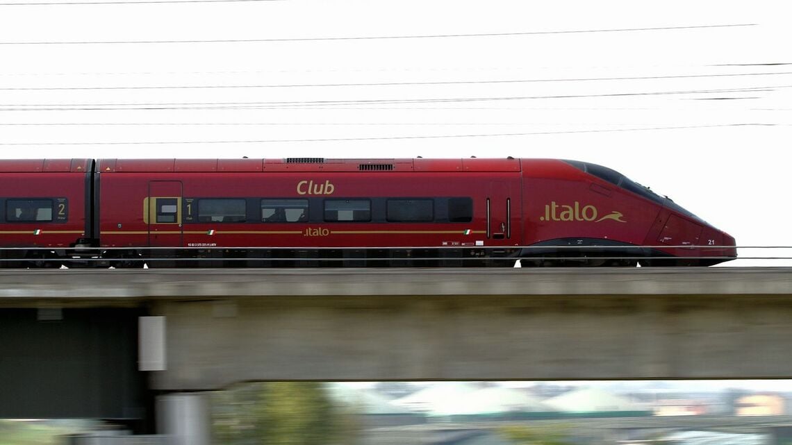 イタリアの民間高速列車イタロ。イタリア国内の主要都市間を結び、イタリア鉄道の高速列車フレッチャロッサと熾烈な戦いを繰り広げる（筆者撮影）