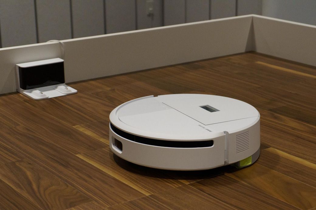 Roomba 205 DustCompactor Comboロボット ちりを圧縮して集塵する機能を備えている（筆者撮影）