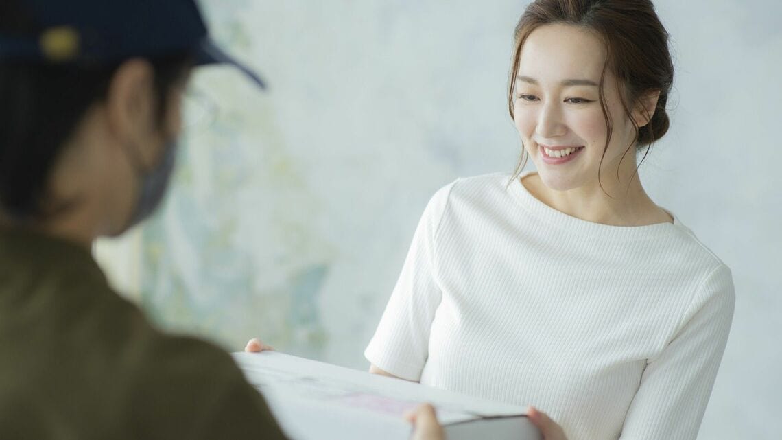 通販に同梱されている「手書きチラシ」に込められた深い意味とは（写真：Ushico／PIXTA）