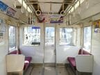 運転室のすぐ後ろは登場時からロングシートだった