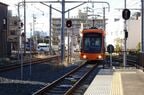 田原町のえちぜん鉄道ホームに入る越前武生行き直通