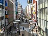 駅前から百貨店が消えたからと言って、八王子が衰退しているわけではない。むしろ、八王子の住人たちが求めていたものは、今も昔も変わっていないのだ（写真：筆者撮影）