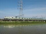 仮線を走る宇都宮線の列車（記者撮影）