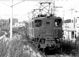 戦時型のEF13形は元EF58形の車体に載せ替える改造を経て長らく活躍した。東北本線東大宮付近にて（撮影：南正時）