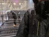 豪雨体験ブース。まるで滝のような雨に打たれたが、これっぽっちも濡れなかった（著者撮影）