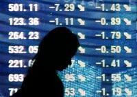 前場の日経平均株価は1万9473円､1276円安　 新型コロナに加え､｢思わぬ不安要因｣も直撃