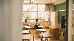 教員が｢雨漏りやトイレのドア修理､ペンキ塗り替え…さらには"隠しカメラ探し"｣も､マルチタスクすぎる学校の異常事態