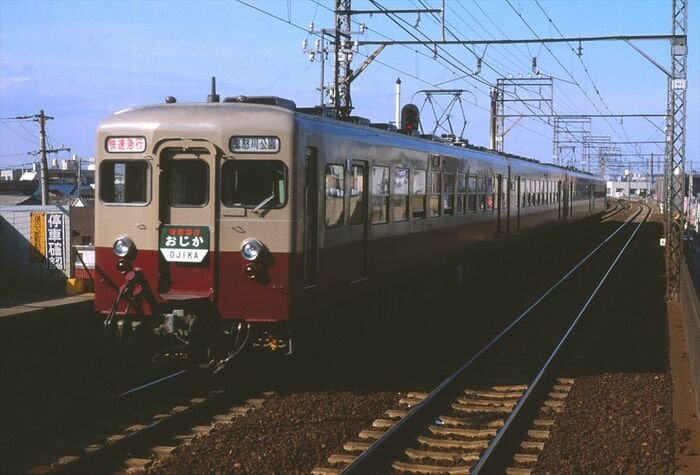 快速急行「おじか」で活躍する6000系