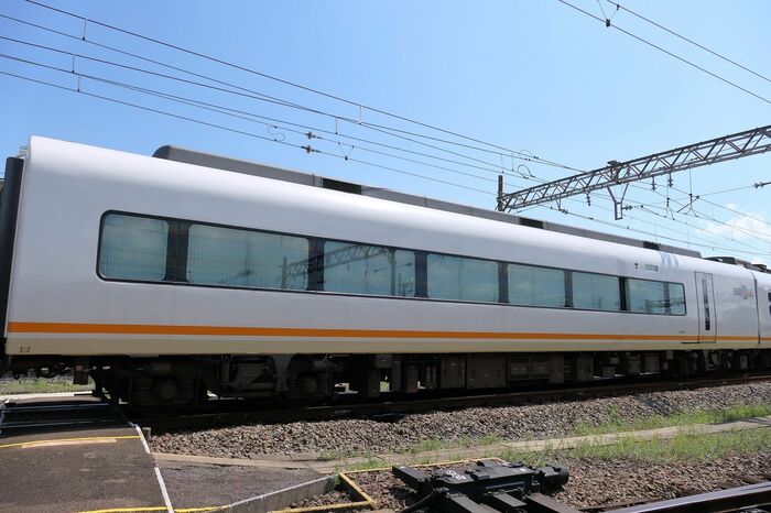 側面の連続窓も特徴の1つ