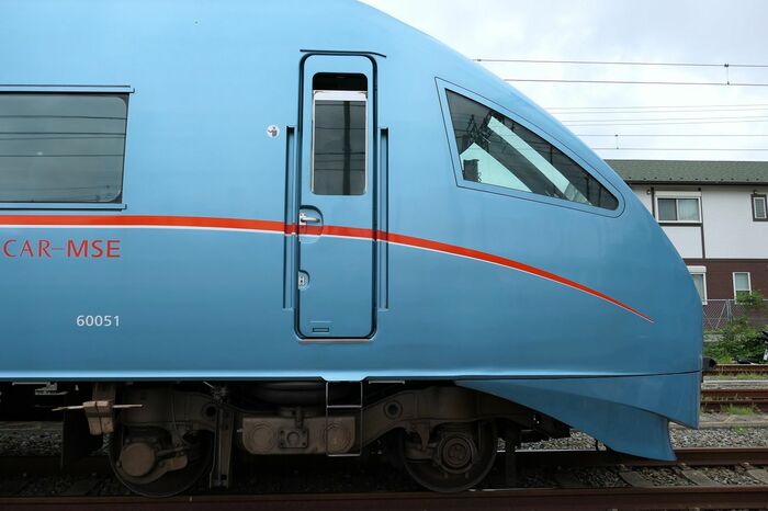 滑らかな流線形の先頭部