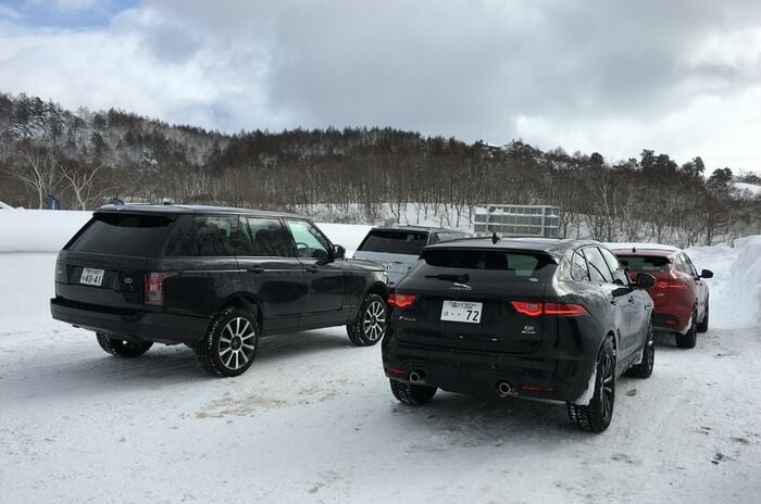こんなクルマがあれば雪と遊べる──ジャガーとランドローバーの最新作の実力は？