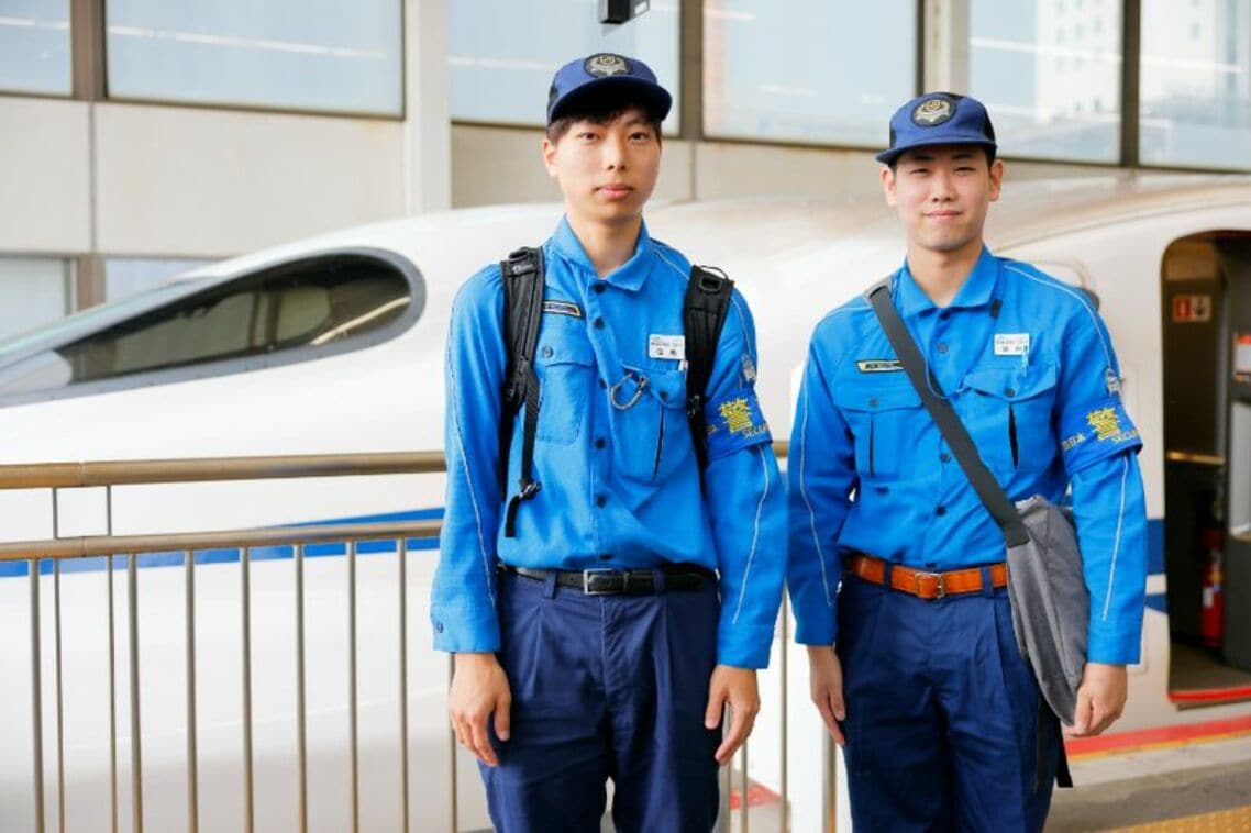 運転検査を担当した田島紳伍さん（左）と藤井健広さん