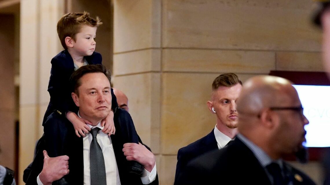 公的な役職に就く前から市場を揺るがせたイーロン・マスク氏。2025年にアメリカ発の「嵐」が来たら、日本株はどうなるだろうか(写真:ブルームバーグ)