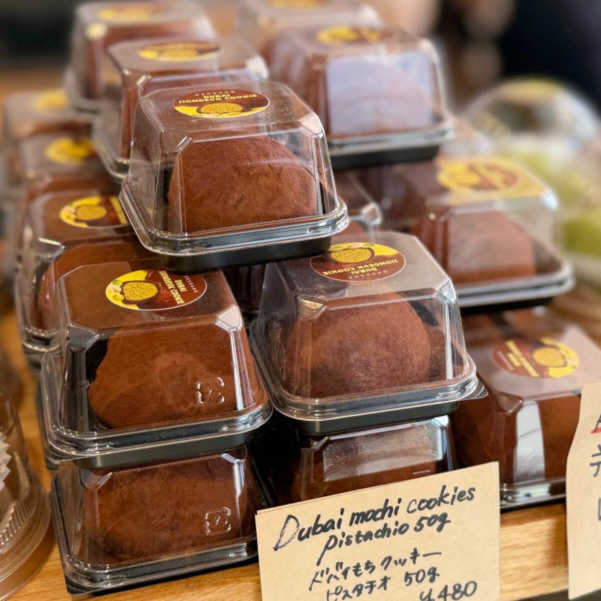 新大久保で大行列の｢ドバイもちクッキー｣って何？ 一過性のバズを超えて拡大する｢ドバイチョコ｣第2次ブームの全貌 | ライフ | 東洋経済オンライン