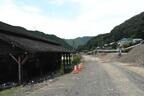線路があった場所はかさ上げされ道路になっている